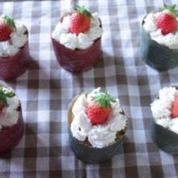 いちごのカップケーキ レシピ 作り方 By Kamecoco 楽天レシピ いちごのカップケーキ レシピ 作り方 By Kamecoco 楽天レシピ